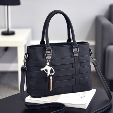  Női fonott, csíkos díszítésű kézitáska fekete aa-001223 kézitáska és bőrönd