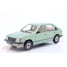  Opel Kadett D 1984 1:18 Triple9 makett