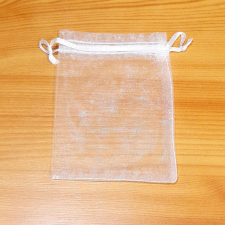 Organza tasak, fehér. Mérete: 7x12 cm dekorációs kellék
