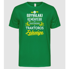 Pólómánia Csak egy valaki keményebb...traktoros feleség - Férfi Alap póló