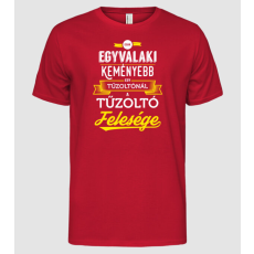 Pólómánia Csak egy valaki keményebb...tűzoltó feleség - Férfi Alap póló
