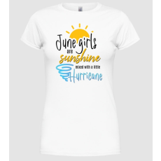 Pólómánia Girls are sunshine születésnapos 2 JÚNIUS - Női Kereknyakú Póló
