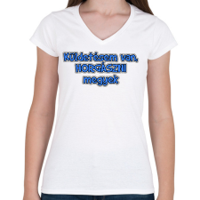 PRINTFASHION Küldetésem van, horgászni megyek - Női V-nyakú póló - Fehér női póló