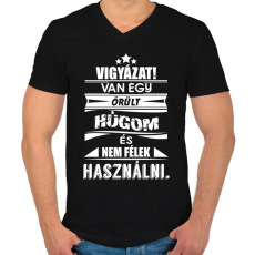 PRINTFASHION Van egy őrült húgom és... - Férfi V-nyakú póló - Fekete