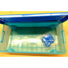 Qx Műanyag tároló - Micimackós mintával (Értékcsökkent termék!) kézitáska és bőrönd