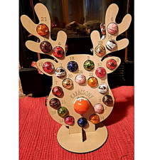Rénszarvasfej alakú adventi naptár lapraszerelten, MDF. Mérete: 280x365 mm adventi kalendárium