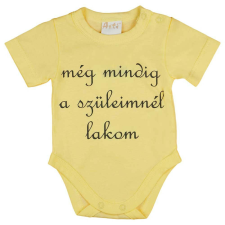  Rövid ujjú &quot;még mindig a szüleimnél lakom&quot; feliratos baba body kombidressz, body