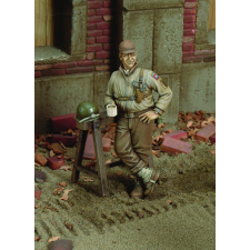  Royal Model U.S. Soldier at break-WWII 1:35 (RM193) makett