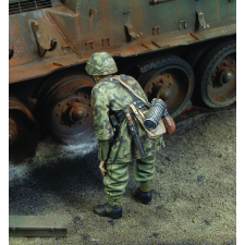  Royal Model Waffen SS Granadier 1944 1:35 (RM404) makett