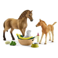 Schleich 42432 Horse Club Sarah kis állatai ápoló szettel játékfigura