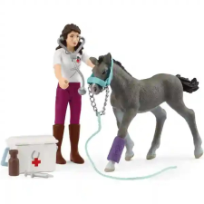 Schleich 42752 Kramer asszony Trakehneni csikóval játékfigura