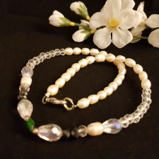  Smaragd, tenyésztett gyöngy és Csehkristály gyöngysor ékszer szett