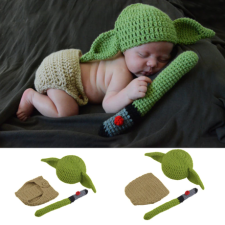 Star Wars Yoda baba jelmez, rugdalózó fénykarddal ajándéktárgy