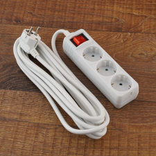 Stilo hálózati elosztó 3db aljzat 5fm vezetékkel, kapcsolóval hosszabbító, elosztó