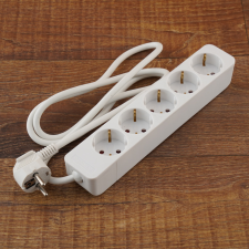 Stilo hálózati elosztó 5db aljzat, 1,5fm MT 3x1,5mm2 vezetékkel hosszabbító, elosztó