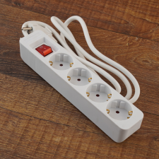 Stilo hálózati elosztó kapcsolós 4db aljzat, 1.5fm MT 3x1,5mm2 vezetékkel hosszabbító, elosztó