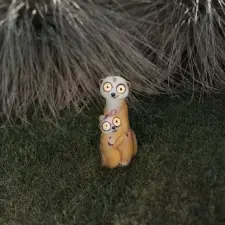 STR Napelemes szurikáta mama, gyerek kerti figura 27,5 cm LED dekorációs kellék