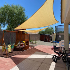 SunGarden Napvitorla - árnyékoló teraszra, háromszög alakú 5x5x5 m Bézs színben - HDPE anyagból kerti bútor