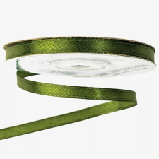 Szatén szalag, olivazöld, 6 mm. Az ár egy méterre vonatkozik dekorációs kellék
