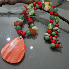  Talizmán, drágakő és porcelán gyöngysor./6/ nyaklánc