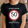 TeeInBlue Egyedi születésnapi póló táblás minta Fekete póló / fekete / L