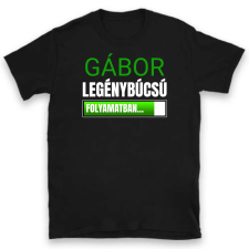 TeeInBlue Legénybúcsú folyamatban - egyedi neves póló legénybúcsúra Fekete póló / fekete / L ajándéktárgy