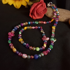  Tenyésztett gyöngy és kristály nyaklánc és fülbevaló  játékos elegancia. ékszer szett