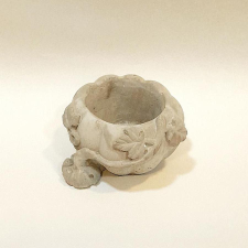  Tök formájú kaspó, mérete: 9x5 cm dekorációs kellék