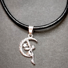  Tündér a Holdon medál bőr lánccal nyaklánc