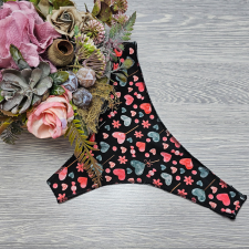 Turbó Varrat nélküli TANGA fekete SZÍVECSKE mintás M női alsó