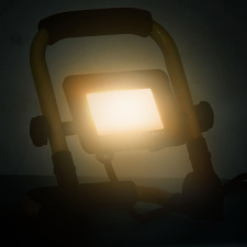 vidaXL meleg fehér fényű fogantyúval ellátott LED-es reflektor 20 W (149634) világítás